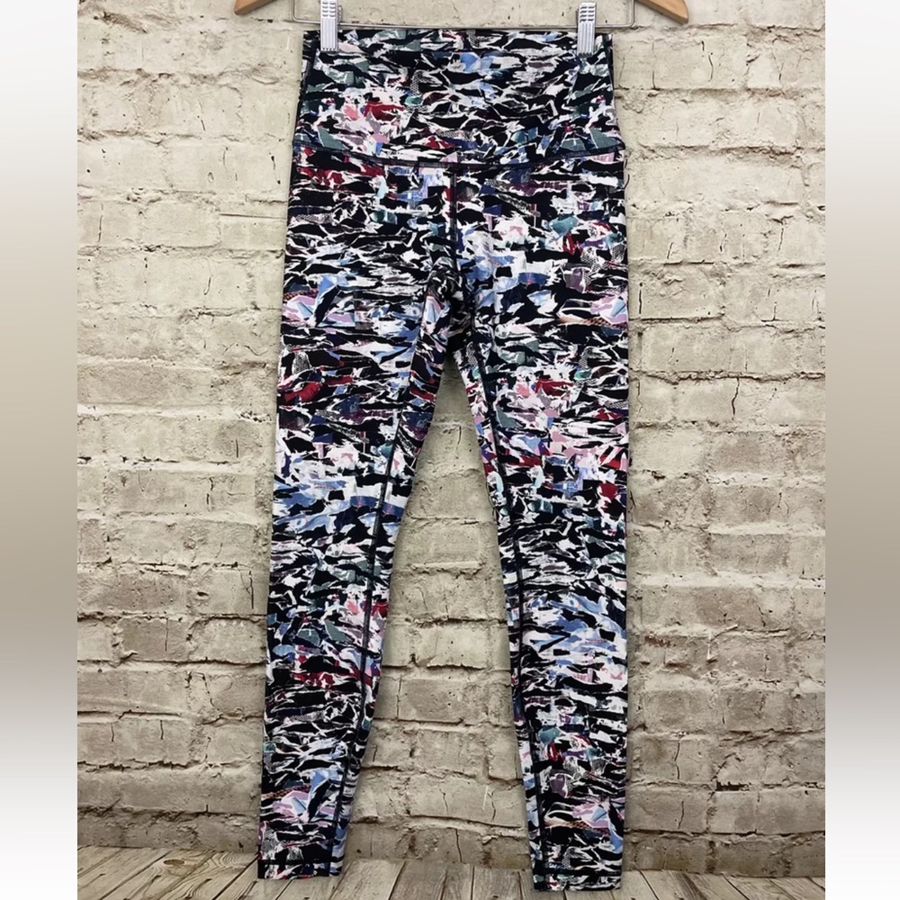 Wunder Under Hi-Rise Tight (Full-On Luxtreme 28")
Culture Clash Multi Black sz6